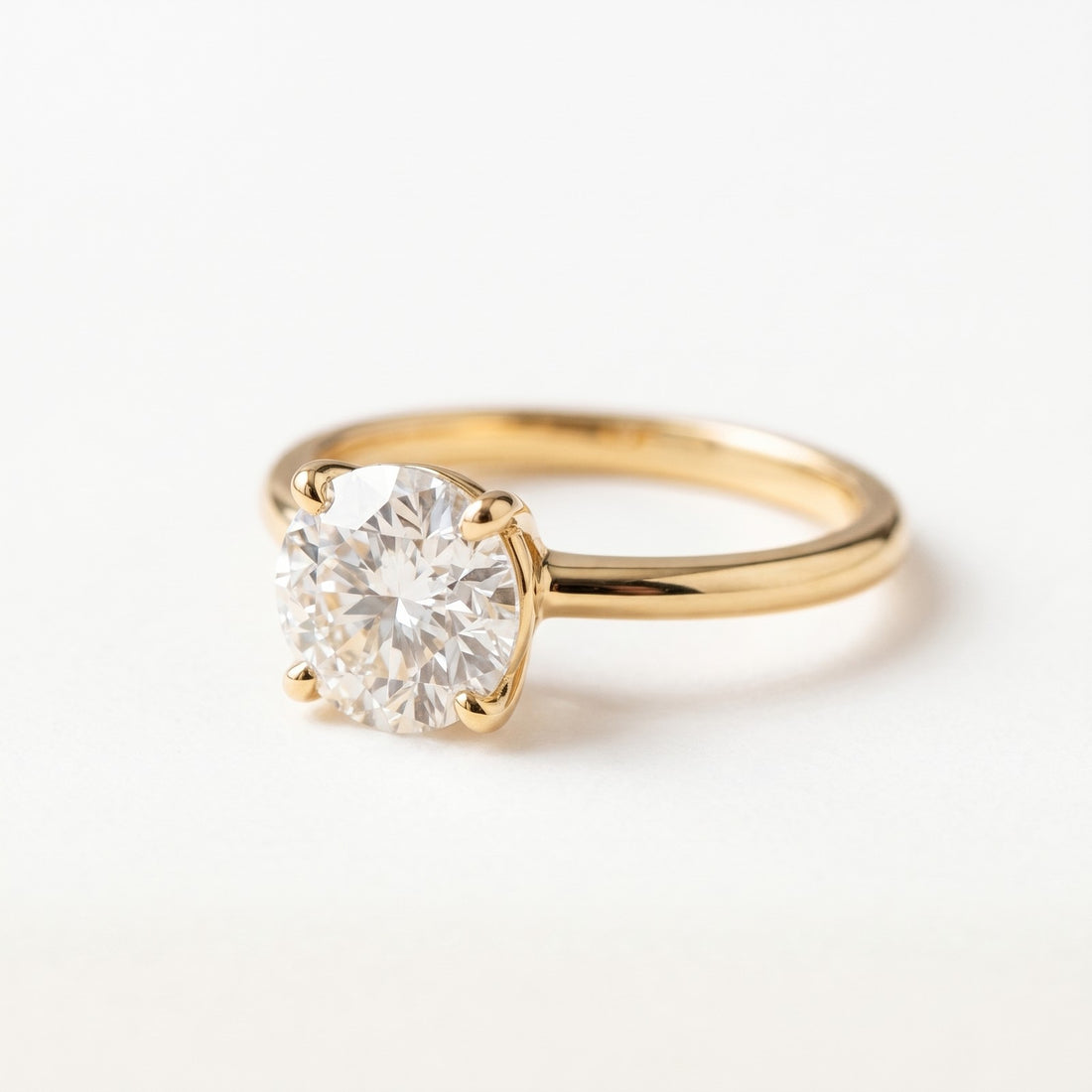 Round Four Prong Solitaire (white background)