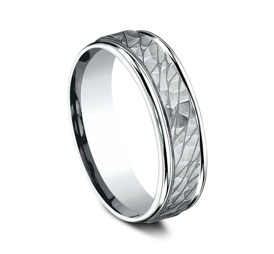 Round Edge Band with Pebble Hammered Center