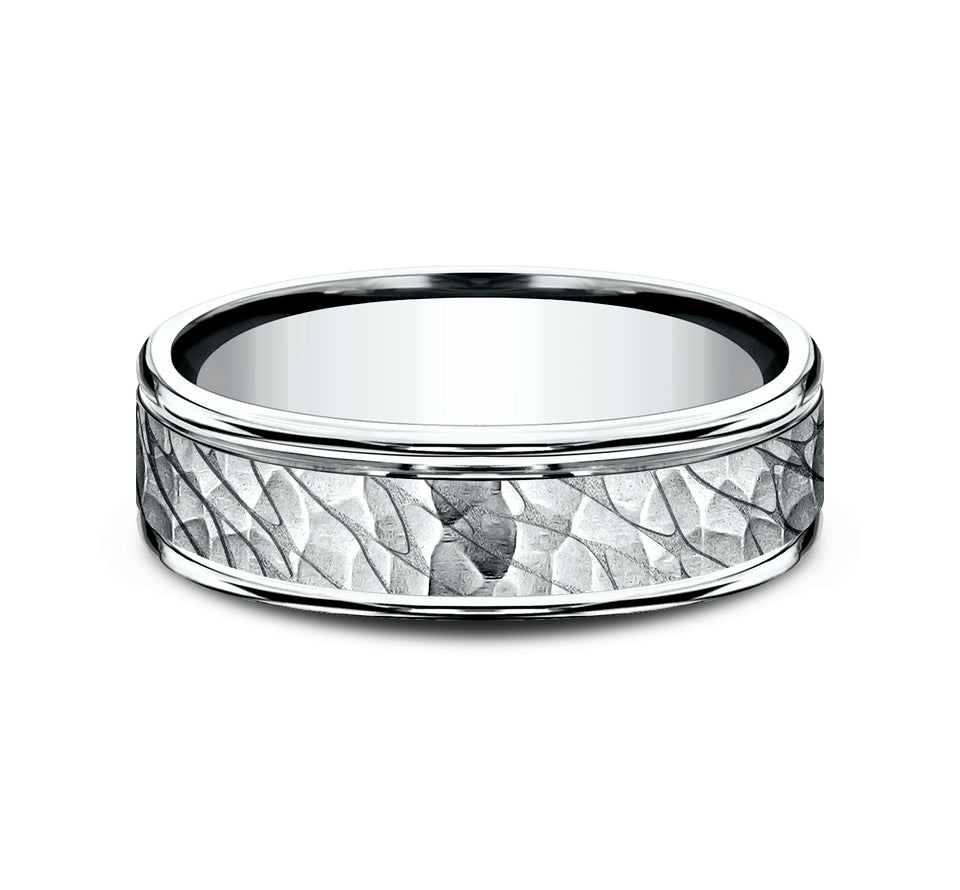 Round Edge Band with Pebble Hammered Center