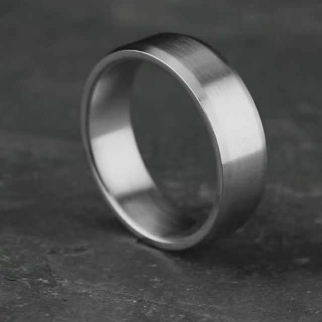 Light Comfort Fit Slight Bevel Band, video