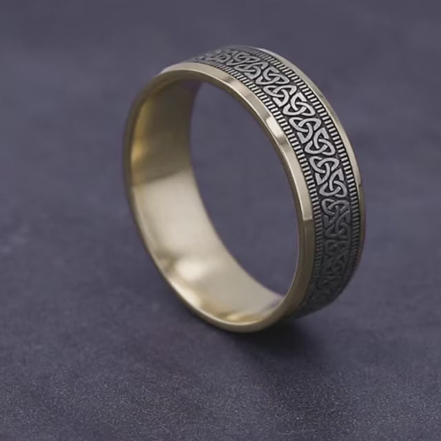 Bevel Love Knot Triangle Band, video