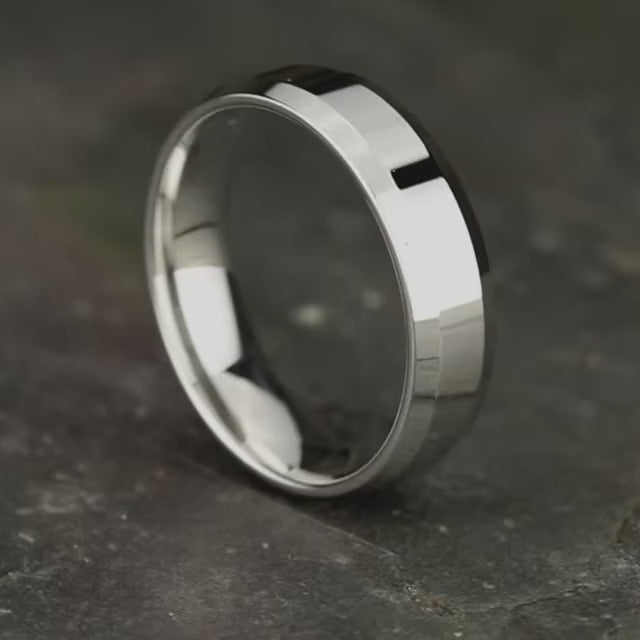 Light Comfort Fit Beveled Edge Band, video